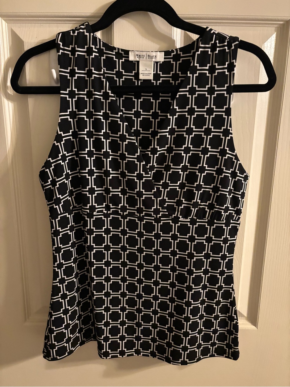 White House Black Market Black & White Geometric Sleeveless Shell